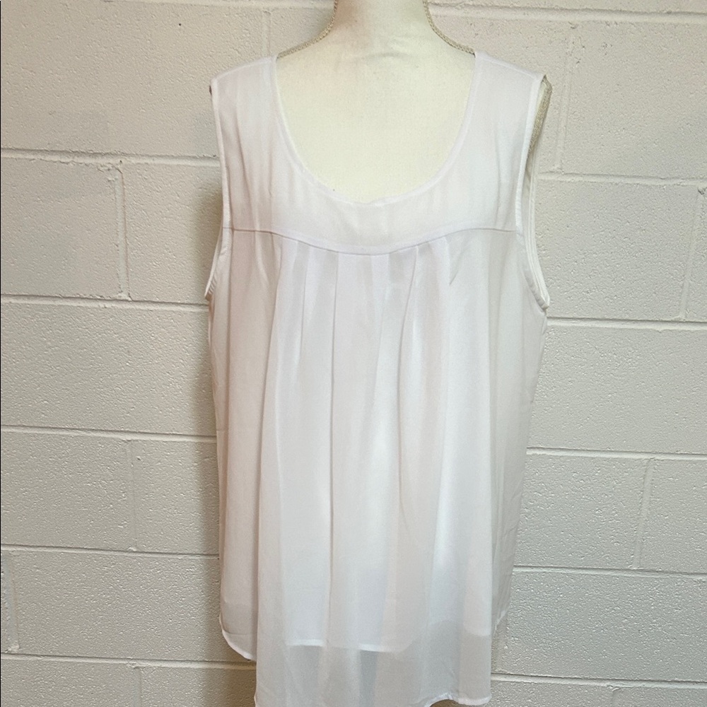Elegant White Sleeveless Top  NWT